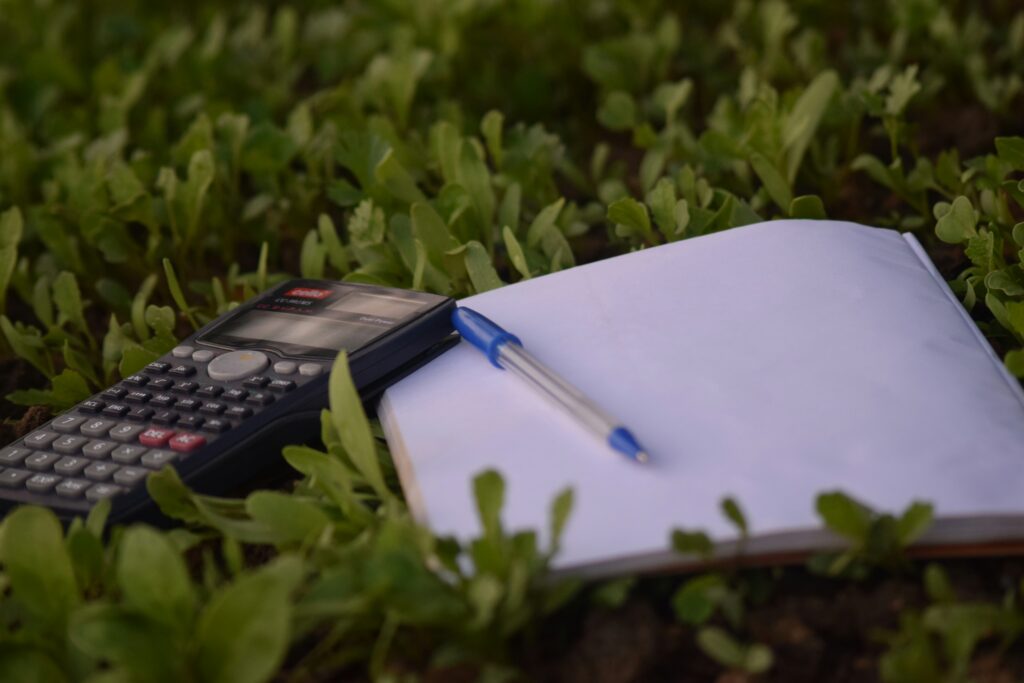 A pen, notepad and calculator